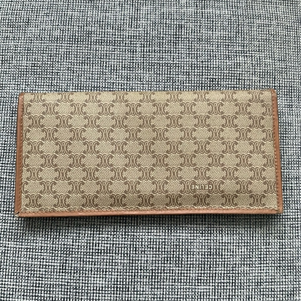 ✨Celine Bi-Fold Long Wallet